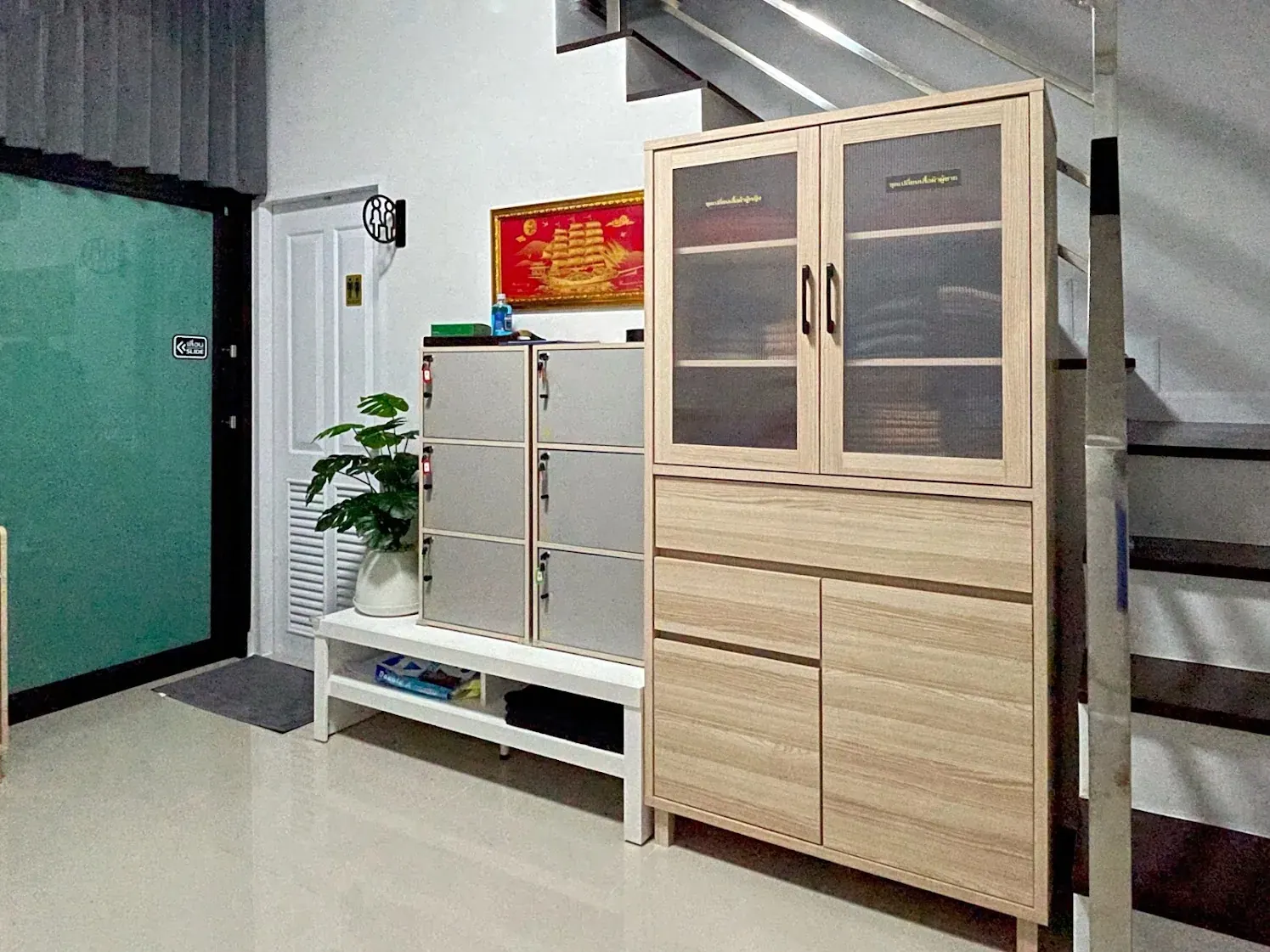 ตู้เก็บของใช้ส่วนตัวสำหรับลูกค้าภายในร้าน